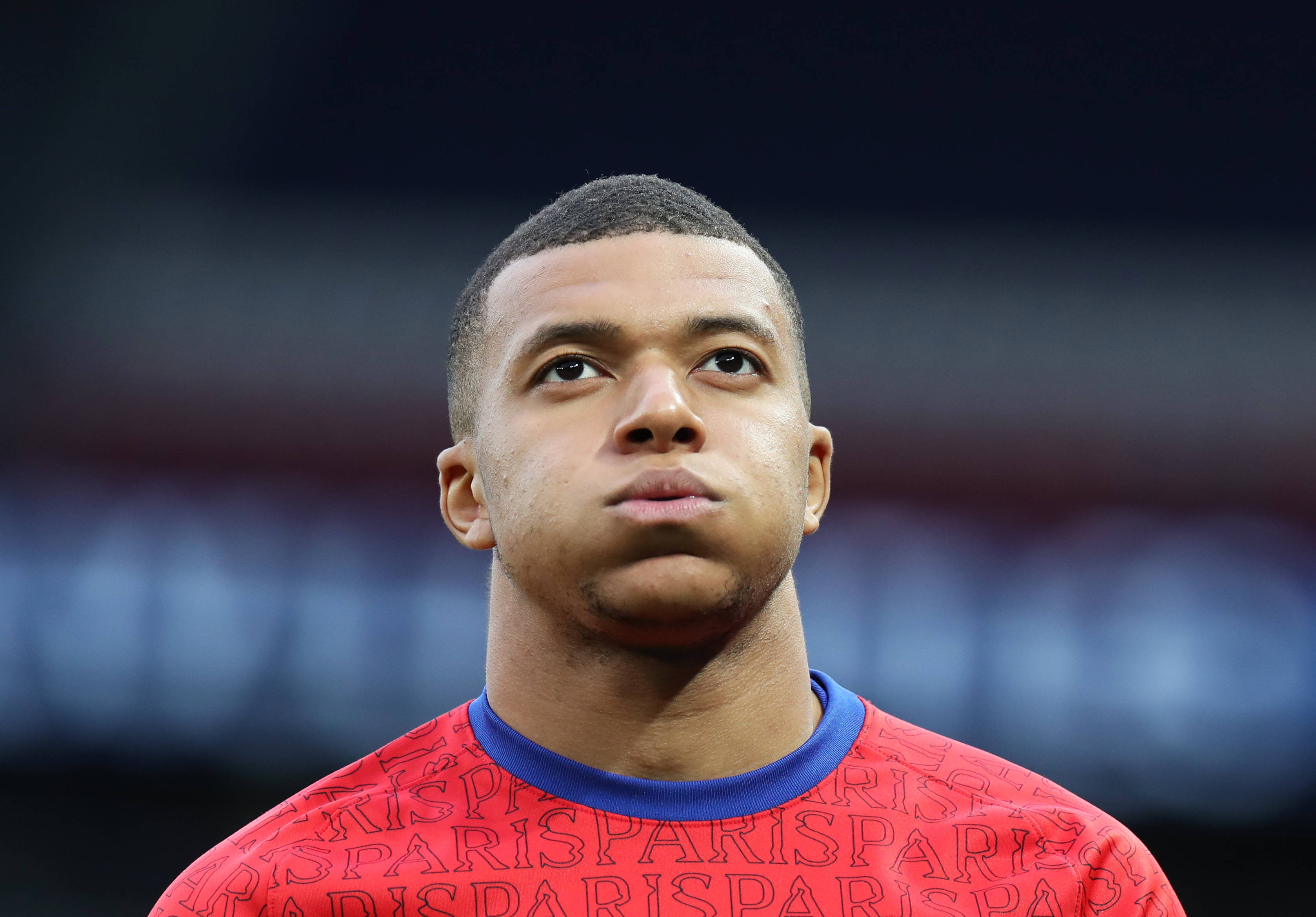 使他几乎注 使他几乎注